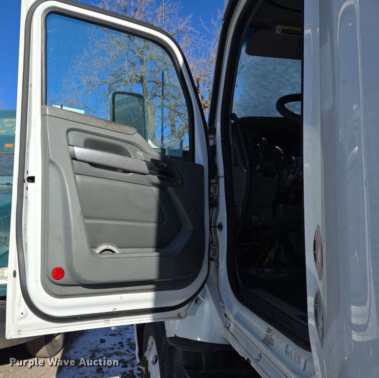 image for item DH9782 2017 Kenworth T680 semi truck