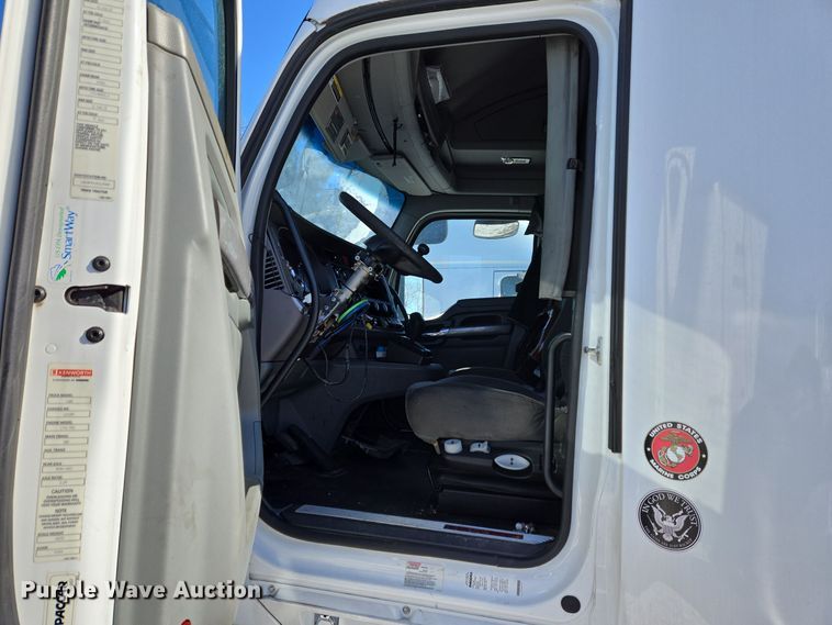 image for item DH9782 2017 Kenworth T680 semi truck