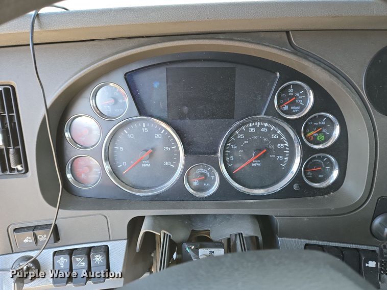 image for item DH9782 2017 Kenworth T680 semi truck