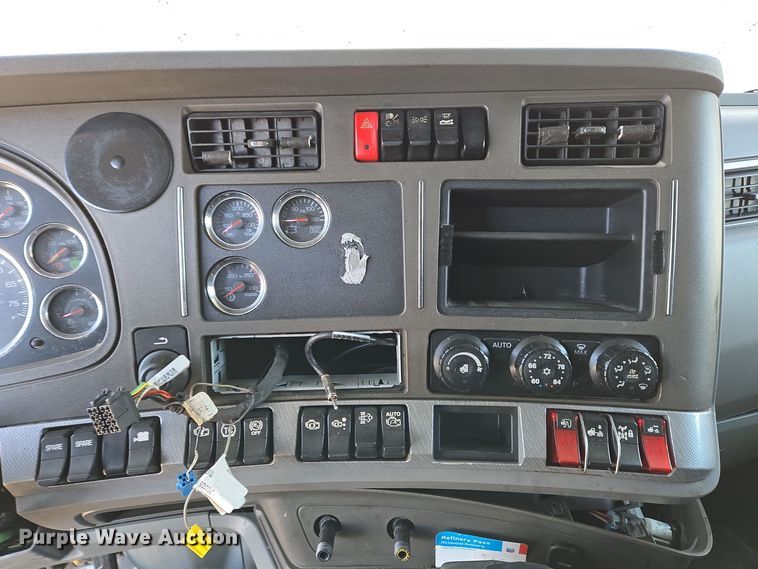 image for item DH9782 2017 Kenworth T680 semi truck