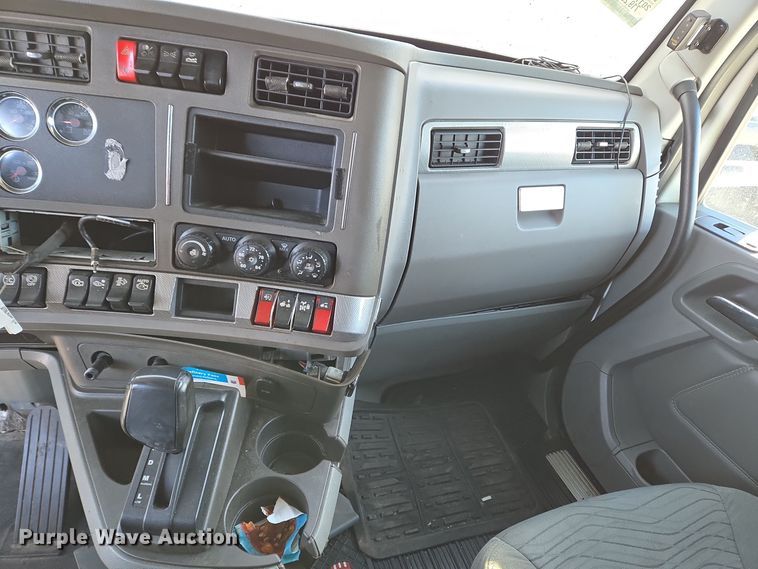 image for item DH9782 2017 Kenworth T680 semi truck