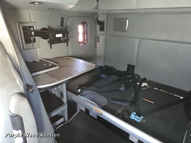 image for item DH9782 2017 Kenworth T680 semi truck