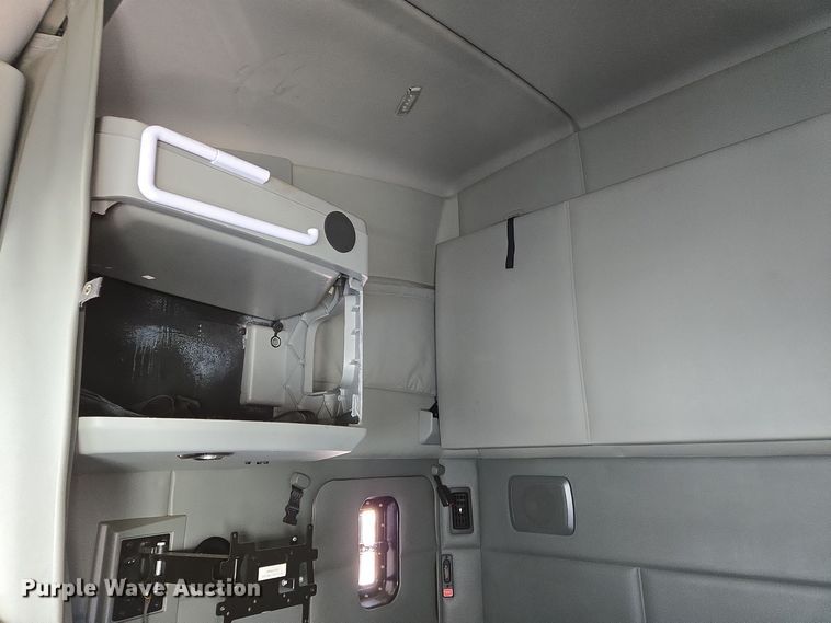 image for item DH9782 2017 Kenworth T680 semi truck