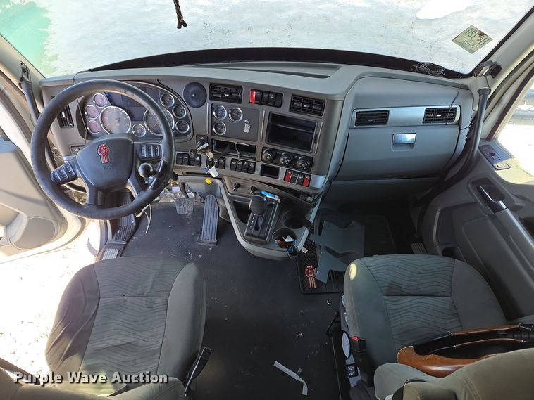 image for item DH9782 2017 Kenworth T680 semi truck