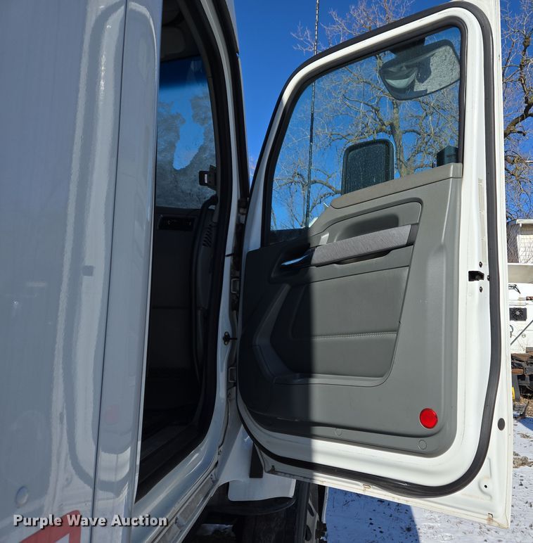 image for item DH9782 2017 Kenworth T680 semi truck