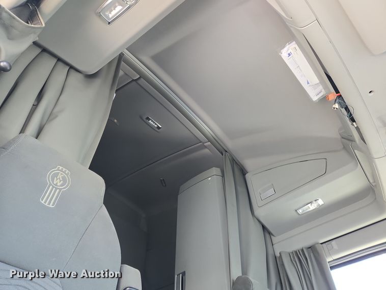 image for item DH9782 2017 Kenworth T680 semi truck