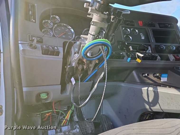 image for item DH9782 2017 Kenworth T680 semi truck