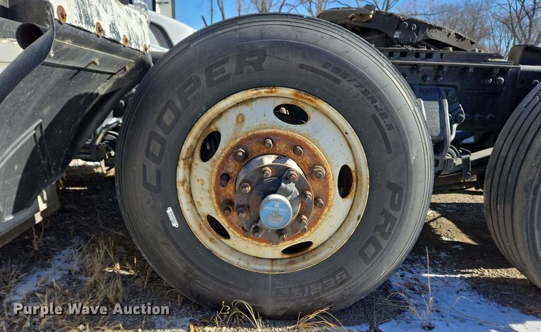 image for item DH9782 2017 Kenworth T680 semi truck