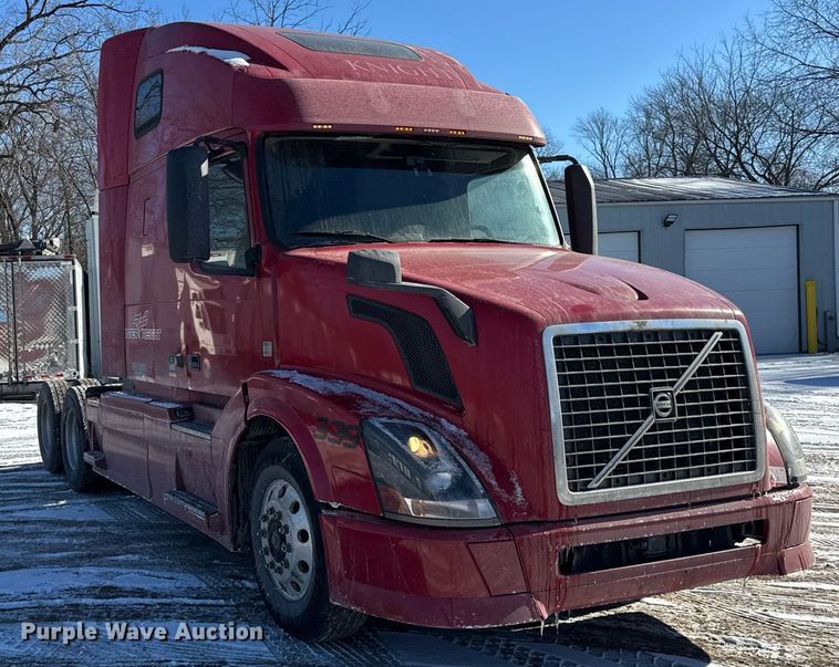 image for item DH9784 2015 Volvo VN Series semi truck