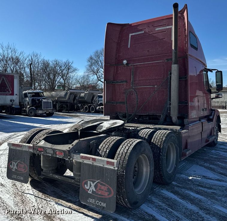 image for item DH9784 2015 Volvo VN Series semi truck