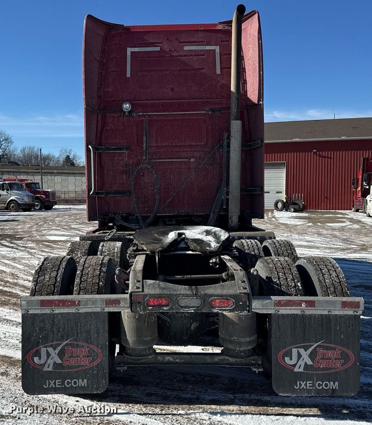 image for item DH9784 2015 Volvo VN Series semi truck