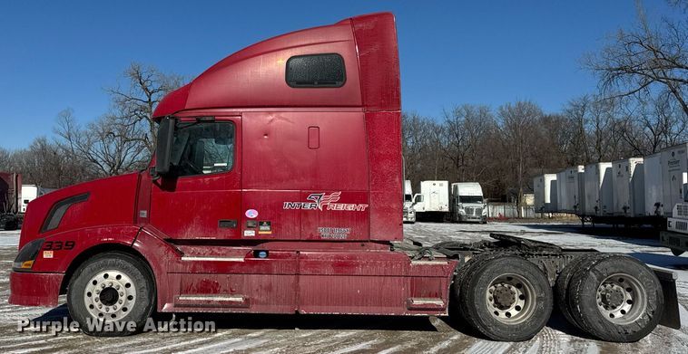 image for item DH9784 2015 Volvo VN Series semi truck