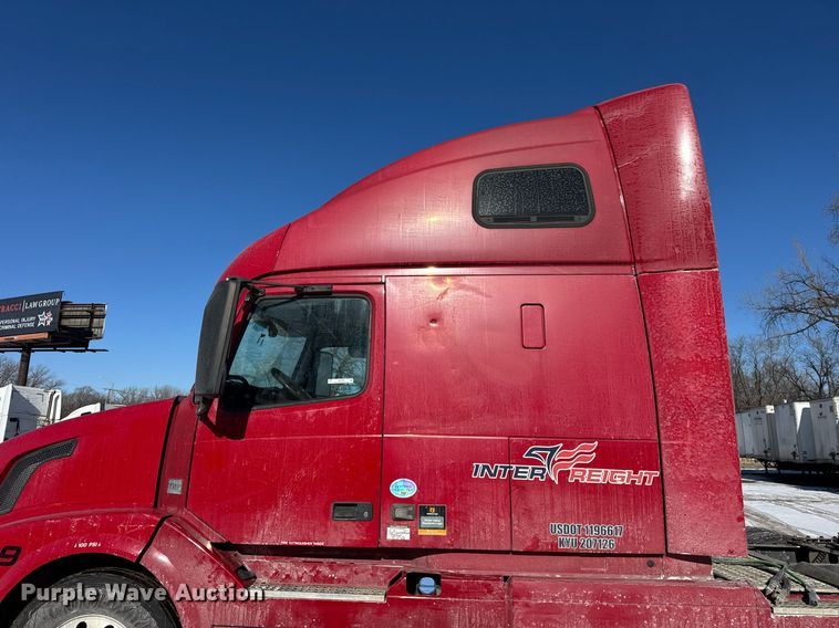 image for item DH9784 2015 Volvo VN Series semi truck