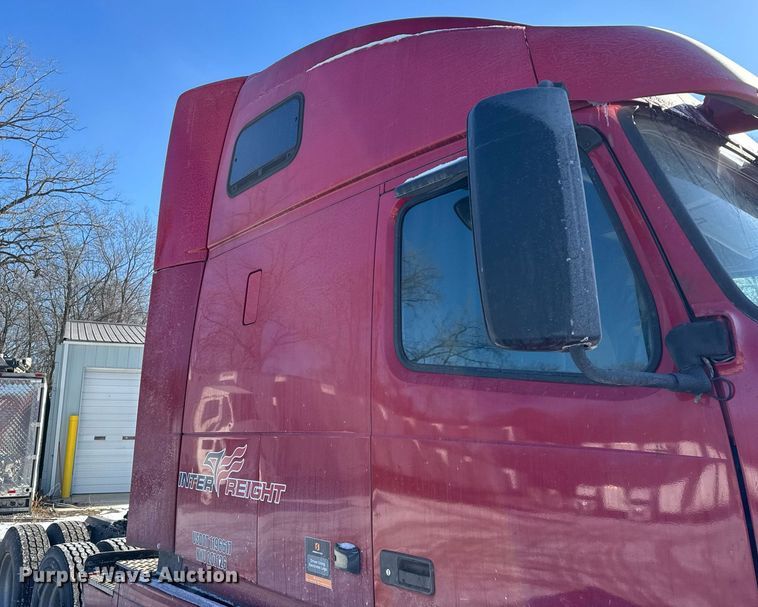 image for item DH9784 2015 Volvo VN Series semi truck