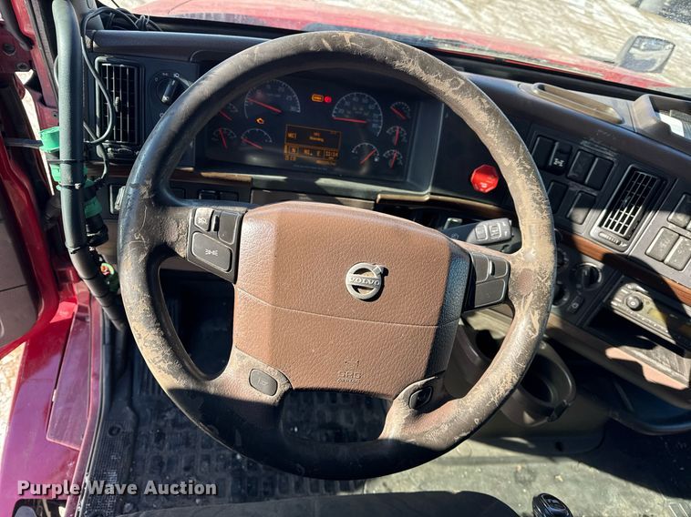 image for item DH9784 2015 Volvo VN Series semi truck