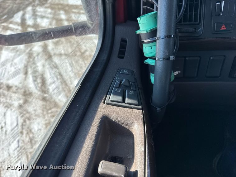 image for item DH9784 2015 Volvo VN Series semi truck