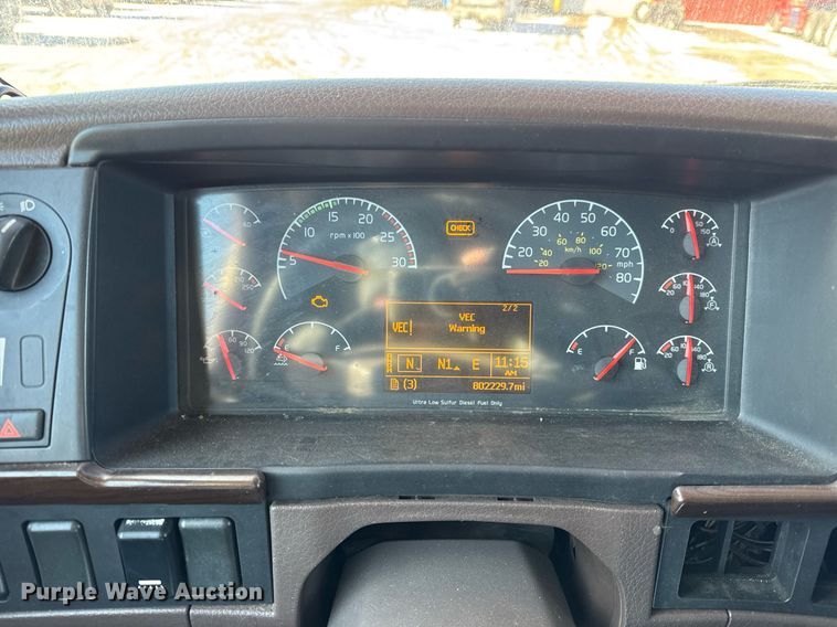 image for item DH9784 2015 Volvo VN Series semi truck