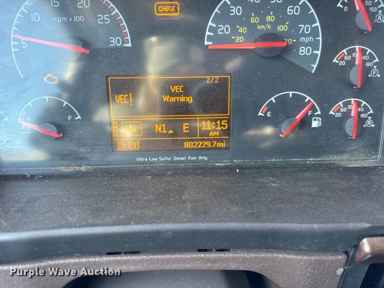 image for item DH9784 2015 Volvo VN Series semi truck