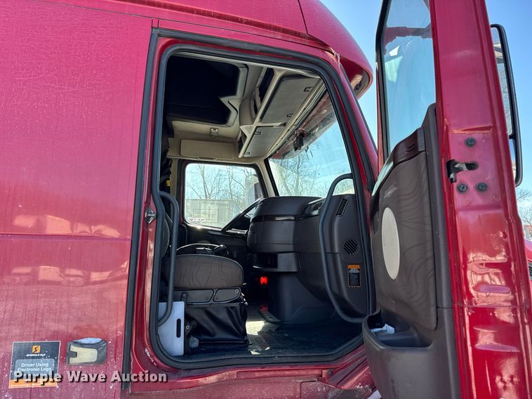 image for item DH9784 2015 Volvo VN Series semi truck