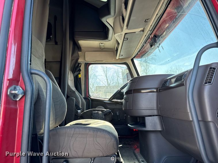 image for item DH9784 2015 Volvo VN Series semi truck