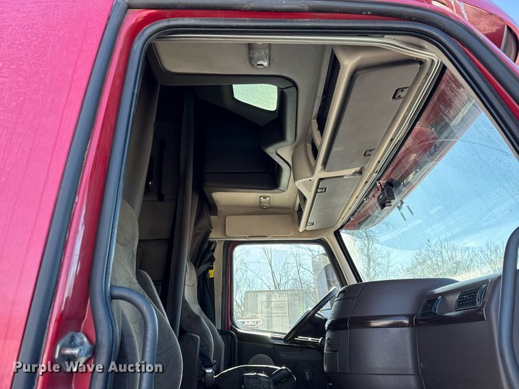 image for item DH9784 2015 Volvo VN Series semi truck