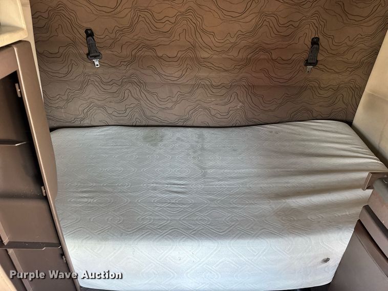 image for item DH9784 2015 Volvo VN Series semi truck