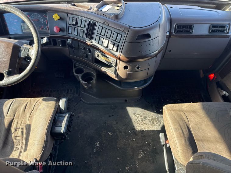 image for item DH9784 2015 Volvo VN Series semi truck