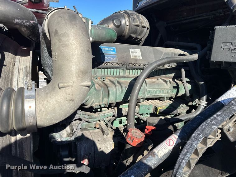 image for item DH9784 2015 Volvo VN Series semi truck