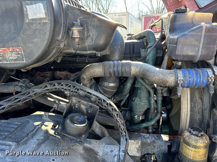 image for item DH9784 2015 Volvo VN Series semi truck