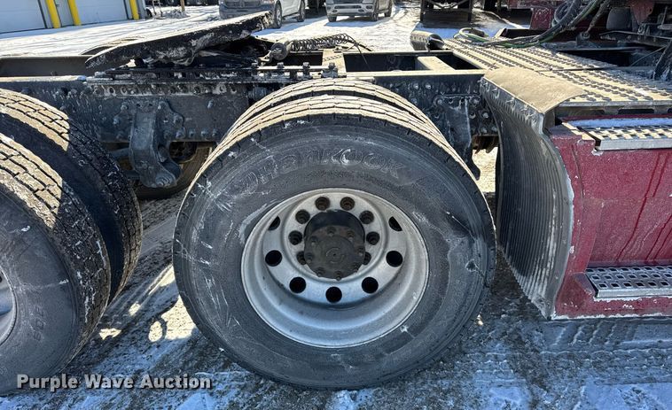 image for item DH9784 2015 Volvo VN Series semi truck