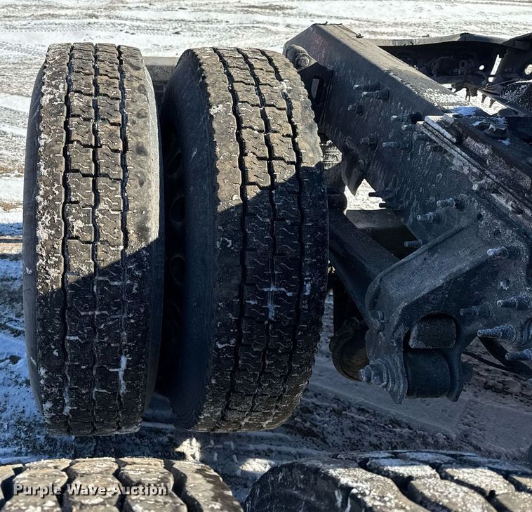 image for item DH9784 2015 Volvo VN Series semi truck