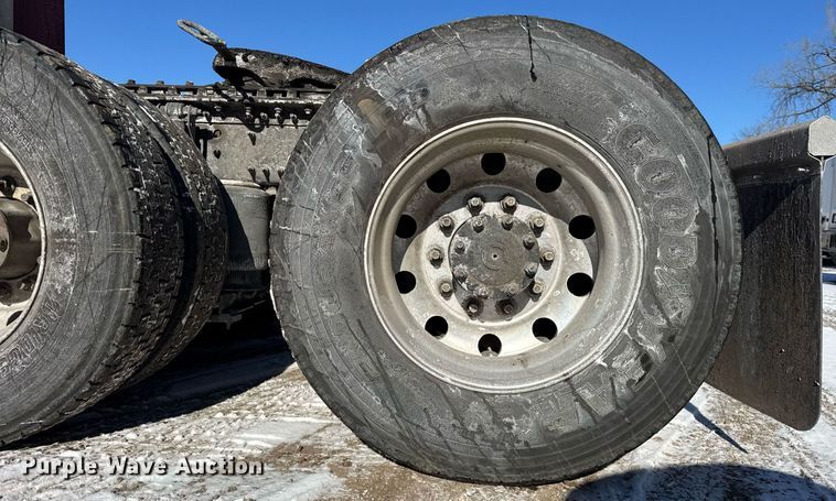 image for item DH9784 2015 Volvo VN Series semi truck