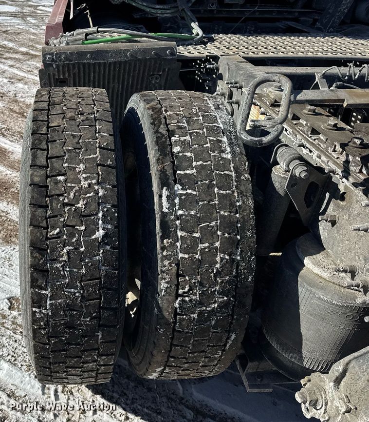 image for item DH9784 2015 Volvo VN Series semi truck