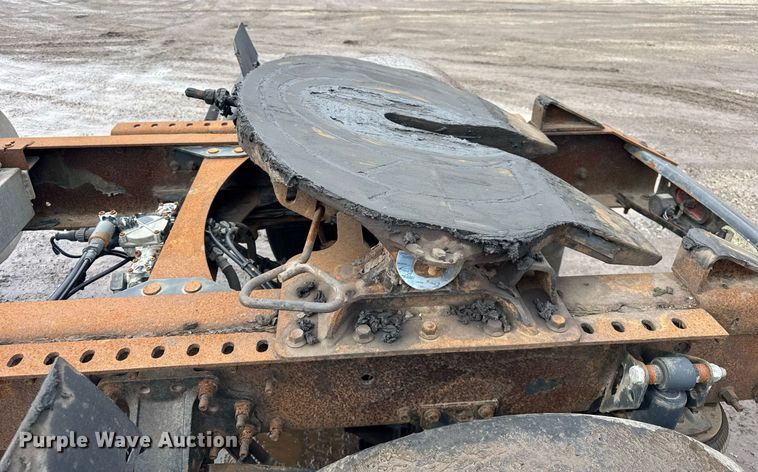 image for item DH9816 2005 Volvo VN semi truck