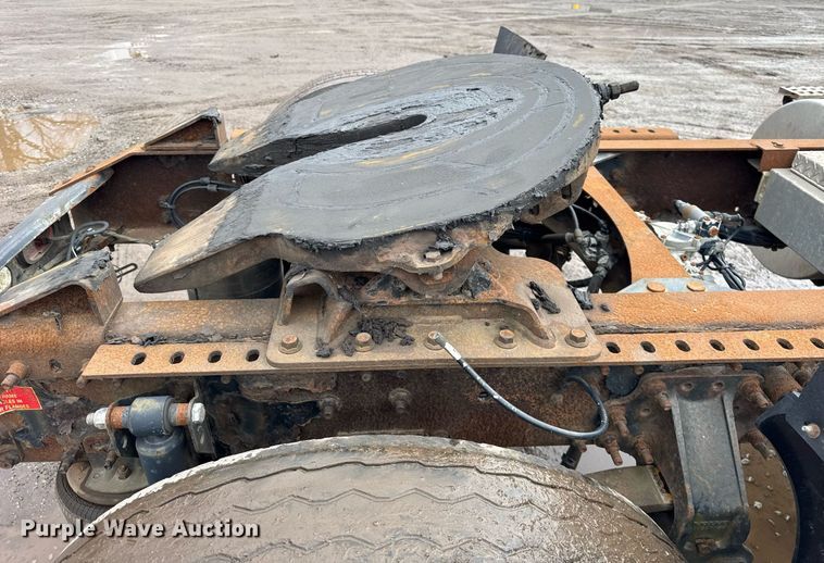 image for item DH9816 2005 Volvo VN semi truck