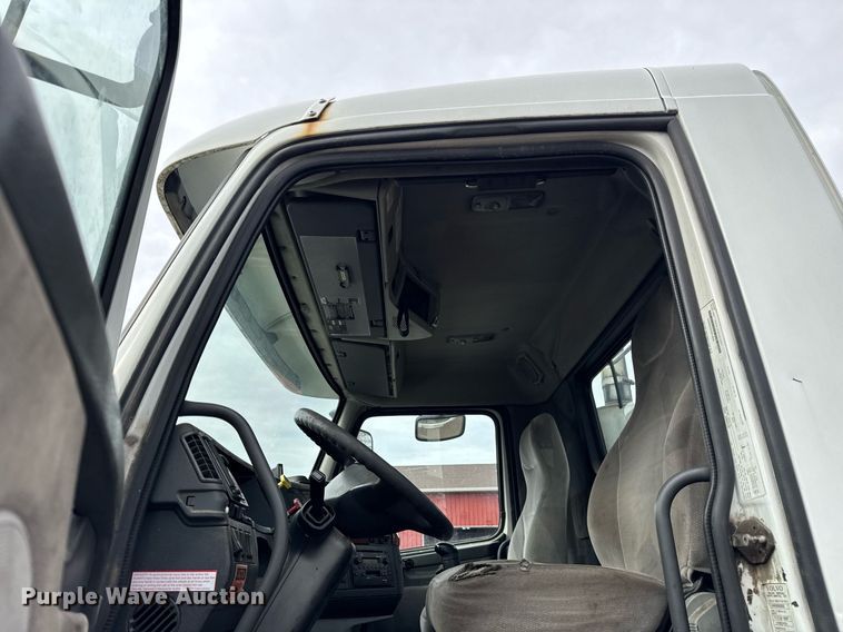 image for item DH9816 2005 Volvo VN semi truck