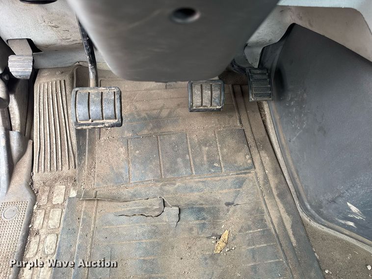 image for item DH9816 2005 Volvo VN semi truck