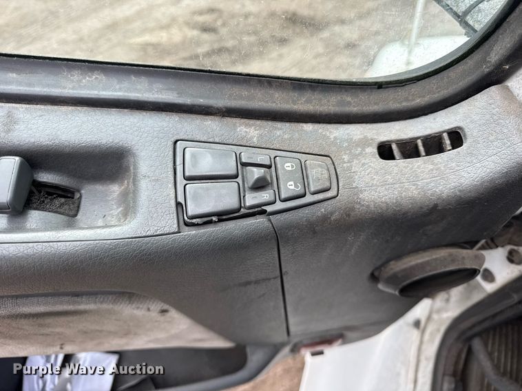 image for item DH9816 2005 Volvo VN semi truck