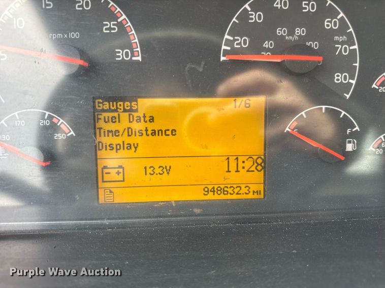 image for item DH9816 2005 Volvo VN semi truck