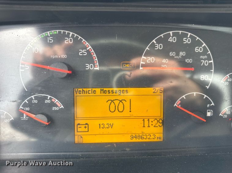 image for item DH9816 2005 Volvo VN semi truck