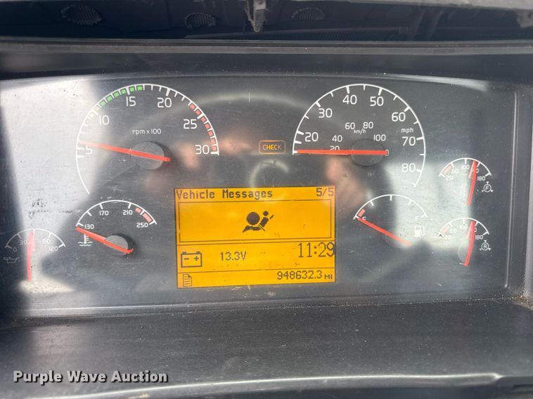 image for item DH9816 2005 Volvo VN semi truck