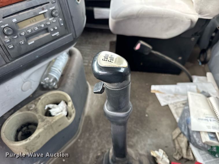 image for item DH9816 2005 Volvo VN semi truck