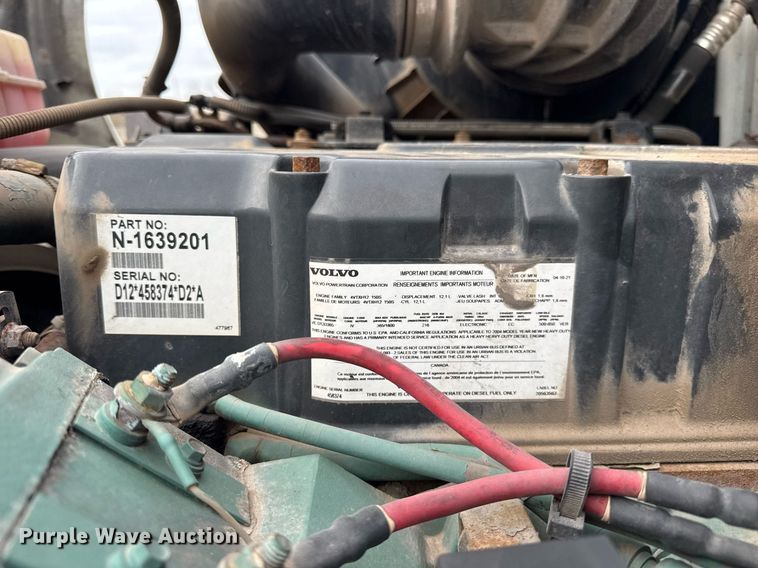 image for item DH9816 2005 Volvo VN semi truck