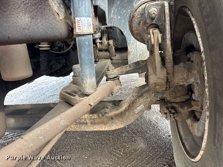 image for item DH9816 2005 Volvo VN semi truck