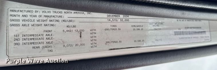 image for item DH9816 2005 Volvo VN semi truck