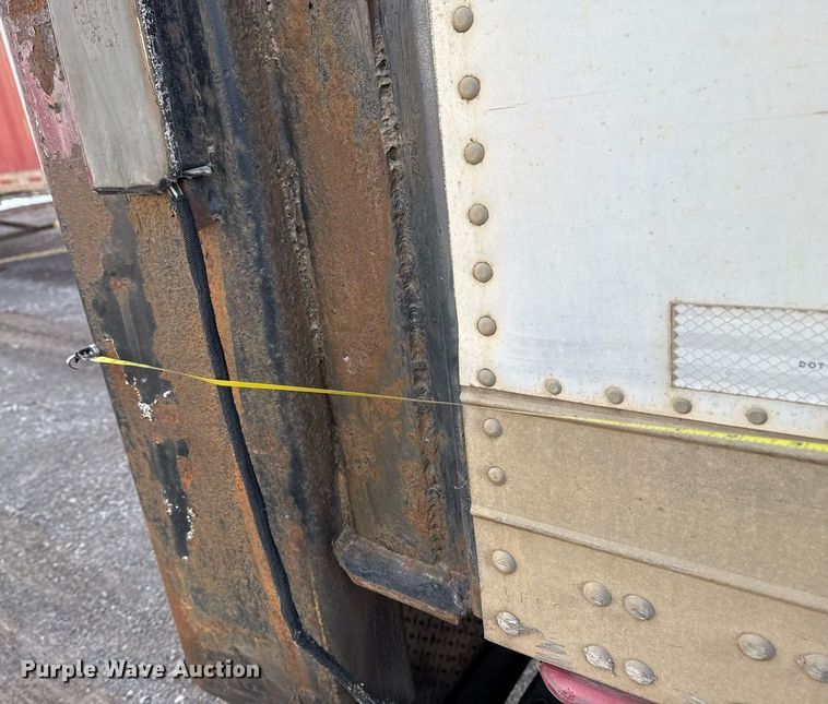 image for item DM5519 1998 Fruehauf dry van trailer