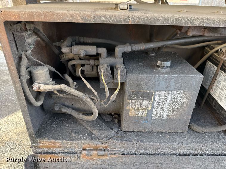 image for item DM5519 1998 Fruehauf dry van trailer