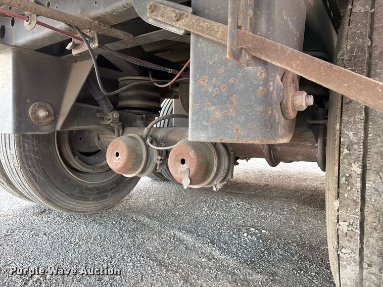 image for item DM5519 1998 Fruehauf dry van trailer