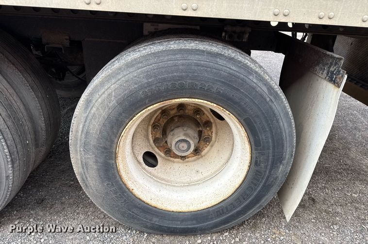 image for item DM5519 1998 Fruehauf dry van trailer