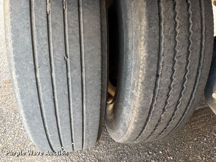 image for item DM5519 1998 Fruehauf dry van trailer